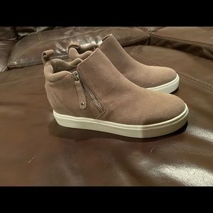 Steve Madden size 6 wedge booties